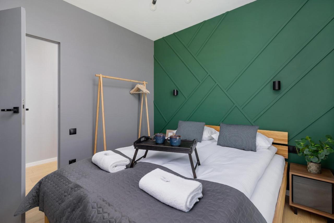 Modern & Spacious With Air Conditioning & Parking By Renters Prestige * Krakau