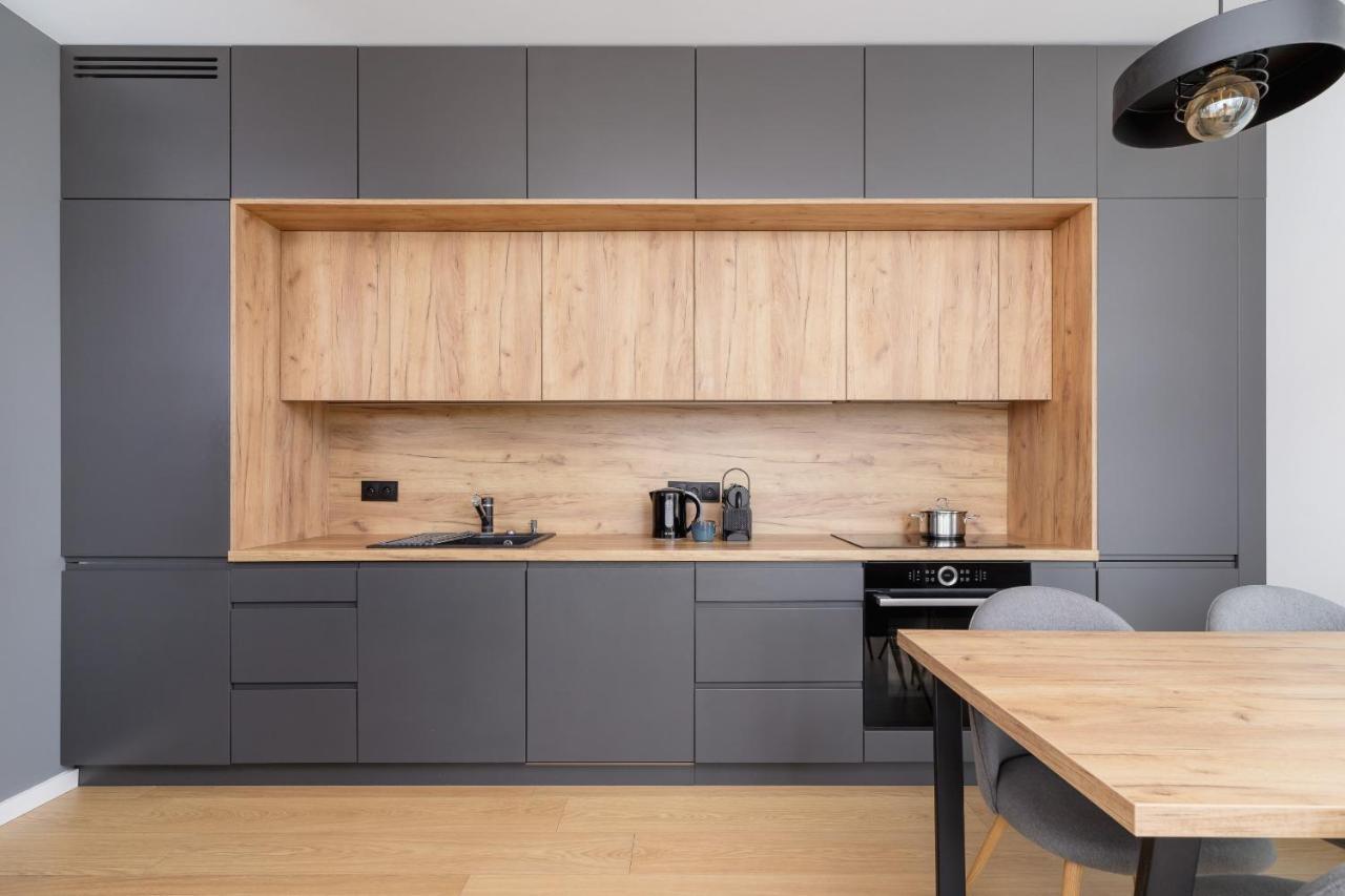 Modern & Spacious With Air Conditioning & Parking By Renters Prestige Appartement Krakau